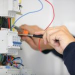 Плюсы и минусы профессии Электрик